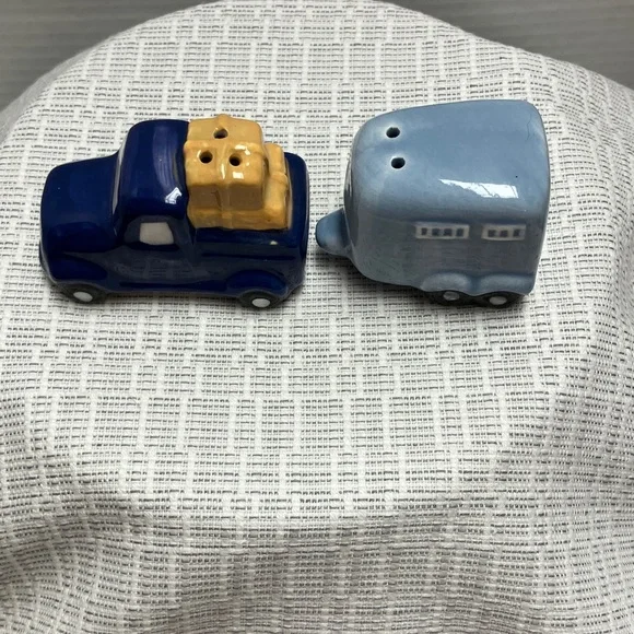 Blue Truck and Camper Salt and Pepper Shakers - Picture 1 of 9
